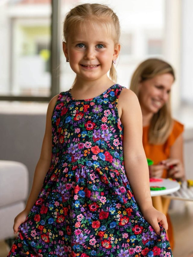 cropped-wholesale-little-girl-printed-clothes.jpg